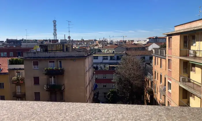 Rexer-Milano-MilanoCitt-Studi-Bilocale-luminoso-al-e-ultimo-piano-con-parquet-naturale-originale-nel-soggiorno-Altro