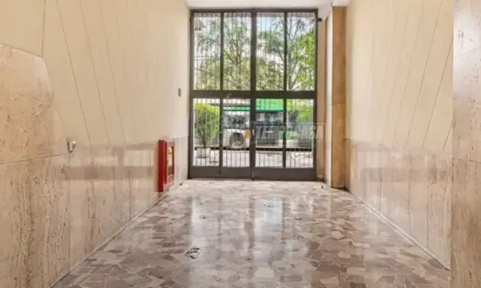 Rexer-Milano-MilanoCitt-Studi-Bilocale-luminoso-al-e-ultimo-piano-con-parquet-naturale-originale-nel-soggiorno-Altro