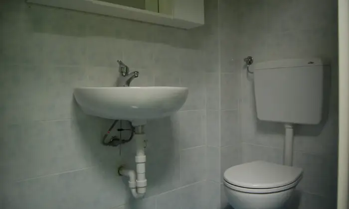 Rexer-Sanremo-Vendesi-ufficio-con-garage-Bagno