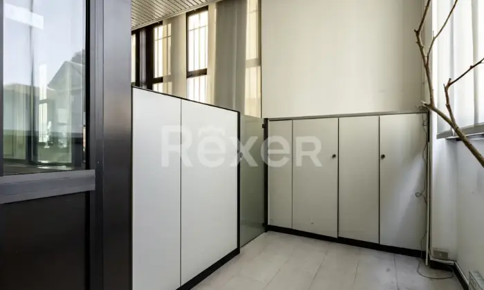 Rexer-ARLUNO-Ex-filiale-bancaria-in-Piazza-Pozzobonelli-ad-Arluno-Altro