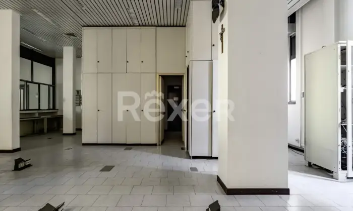 Rexer-ARLUNO-Ex-filiale-bancaria-in-Piazza-Pozzobonelli-ad-Arluno-Altro