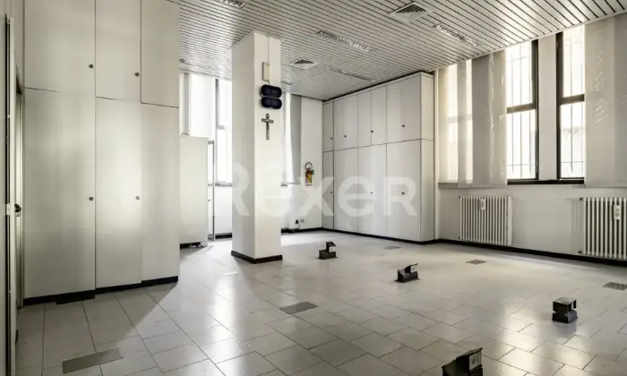 Rexer-ARLUNO-Ex-filiale-bancaria-in-Piazza-Pozzobonelli-ad-Arluno-Altro