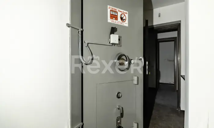 Rexer-ARLUNO-Ex-filiale-bancaria-in-Piazza-Pozzobonelli-ad-Arluno-Altro