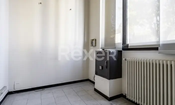 Rexer-ARLUNO-Ex-filiale-bancaria-in-Piazza-Pozzobonelli-ad-Arluno-Altro
