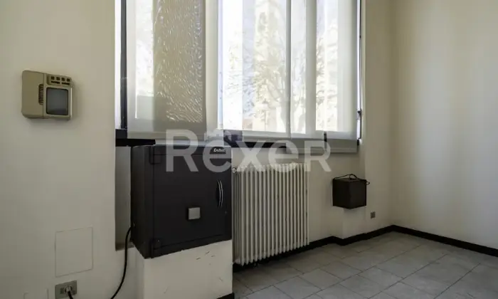 Rexer-ARLUNO-Ex-filiale-bancaria-in-Piazza-Pozzobonelli-ad-Arluno-Altro