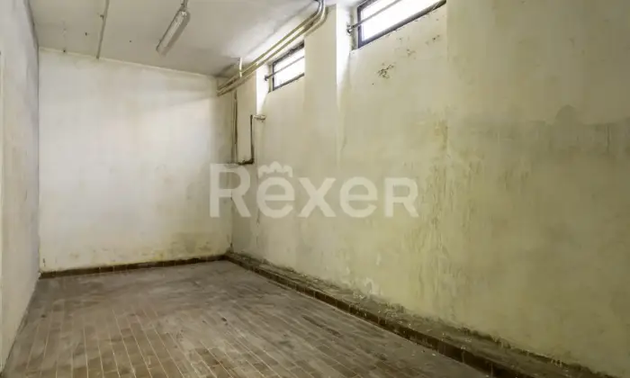 Rexer-ARLUNO-Ex-filiale-bancaria-in-Piazza-Pozzobonelli-ad-Arluno-Altro