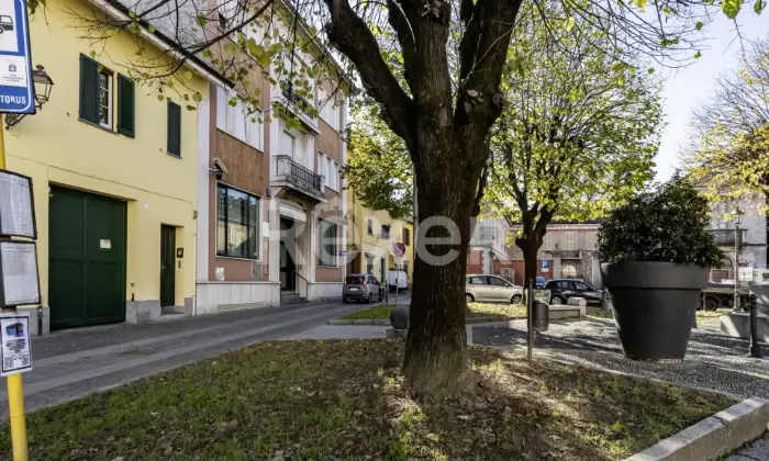 Rexer-ARLUNO-Ex-filiale-bancaria-in-Piazza-Pozzobonelli-ad-Arluno-Altro