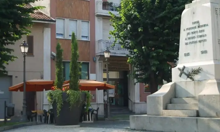 Rexer-ARLUNO-Ex-filiale-bancaria-in-Piazza-Pozzobonelli-ad-Arluno-Altro