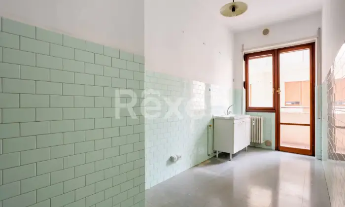 Rexer-Pesaro-Trilocale-da-Ristrutturare-a-Pesaro-Viale-della-Vittoria-angolo-Piazzale-Innocenti-Zona-CentroMare-Altro