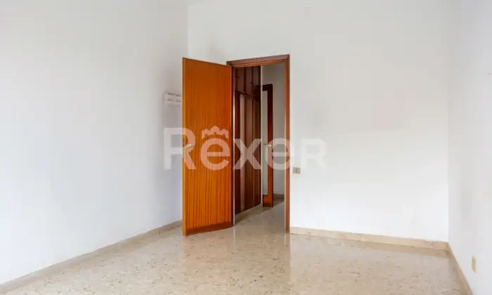 Rexer-Pesaro-Trilocale-da-Ristrutturare-a-Pesaro-Viale-della-Vittoria-angolo-Piazzale-Innocenti-Zona-CentroMare-Altro