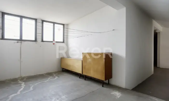 Rexer-Pesaro-Trilocale-da-Ristrutturare-a-Pesaro-Viale-della-Vittoria-angolo-Piazzale-Innocenti-Zona-CentroMare-Altro