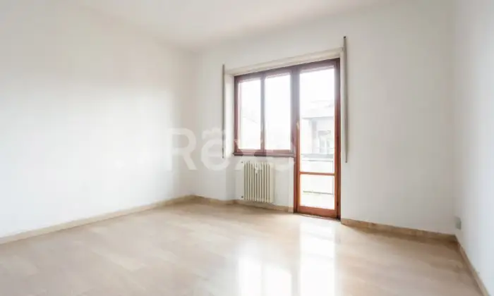 Rexer-Pesaro-Trilocale-da-Ristrutturare-a-Pesaro-Viale-della-Vittoria-angolo-Piazzale-Innocenti-Zona-CentroMare-Altro