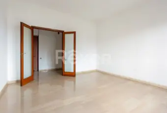 Rexer-Pesaro-Trilocale-da-Ristrutturare-a-Pesaro-Viale-della-Vittoria-angolo-Piazzale-Innocenti-Zona-CentroMare-Altro