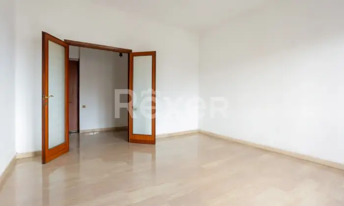 Rexer-Pesaro-Trilocale-da-Ristrutturare-a-Pesaro-Viale-della-Vittoria-angolo-Piazzale-Innocenti-Zona-CentroMare-Altro
