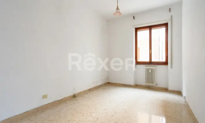 Rexer-Pesaro-Trilocale-da-Ristrutturare-a-Pesaro-Viale-della-Vittoria-angolo-Piazzale-Innocenti-Zona-CentroMare-Altro
