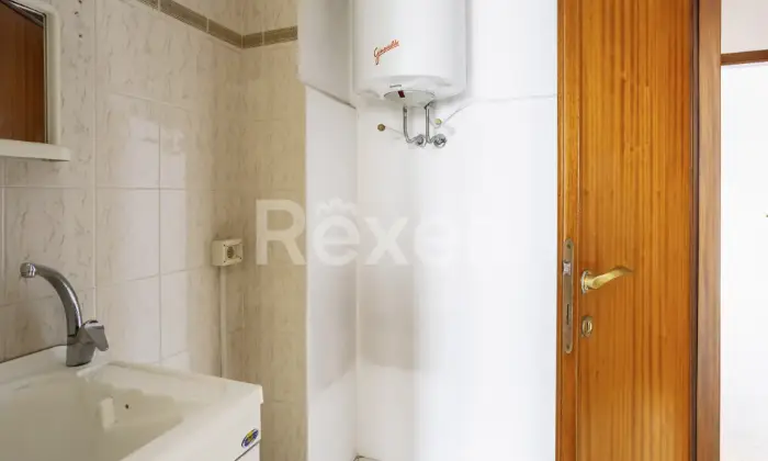 Rexer-Pesaro-Trilocale-da-Ristrutturare-a-Pesaro-Viale-della-Vittoria-angolo-Piazzale-Innocenti-Zona-CentroMare-Altro