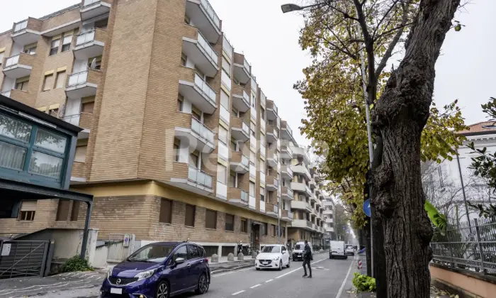 Rexer-Pesaro-Trilocale-da-Ristrutturare-a-Pesaro-Viale-della-Vittoria-angolo-Piazzale-Innocenti-Zona-CentroMare-Altro