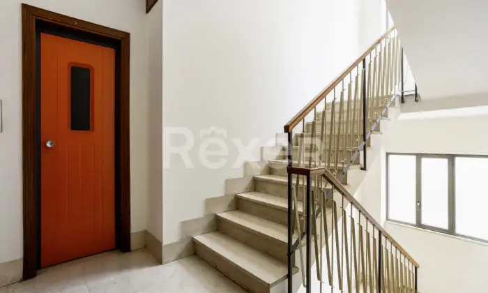 Rexer-Pesaro-Trilocale-da-Ristrutturare-a-Pesaro-Viale-della-Vittoria-angolo-Piazzale-Innocenti-Zona-CentroMare-Altro
