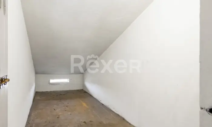 Rexer-Pesaro-Trilocale-da-Ristrutturare-a-Pesaro-Viale-della-Vittoria-angolo-Piazzale-Innocenti-Zona-CentroMare-Altro