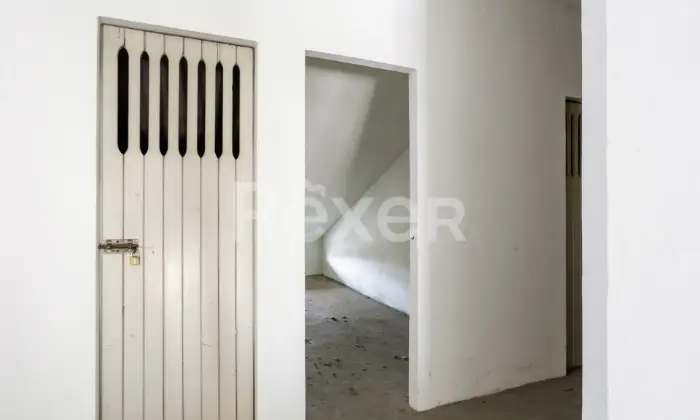 Rexer-Pesaro-Trilocale-da-Ristrutturare-a-Pesaro-Viale-della-Vittoria-angolo-Piazzale-Innocenti-Zona-CentroMare-Altro