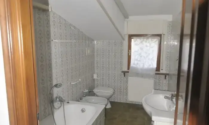 Rexer-Rivergaro-Trilocale-in-vendita-a-Rivergaro-Val-Trebbia-PC-Bagno