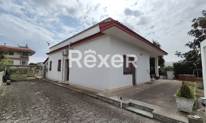 Rexer-Taranto-Villa-con-impianto-fotovoltaico-giardino-e-terreno-edificabile-Altro