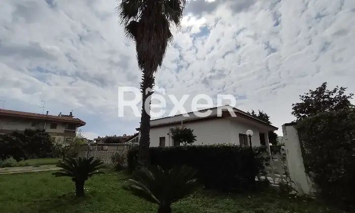 Rexer-Taranto-Villa-di-nuova-generazione-in-classe-A-con-fotovoltaico-giardino-e-terreno-edificabile-Altro