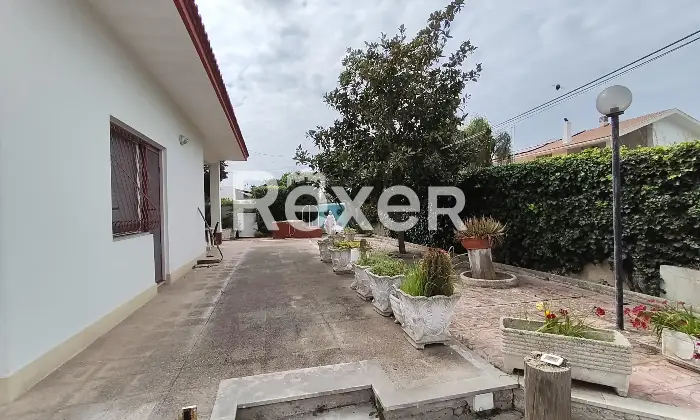 Rexer-Taranto-Villa-con-impianto-fotovoltaico-giardino-e-terreno-edificabile-Altro