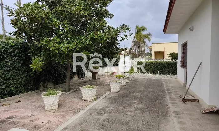 Rexer-Taranto-Villa-con-impianto-fotovoltaico-giardino-e-terreno-edificabile-Altro