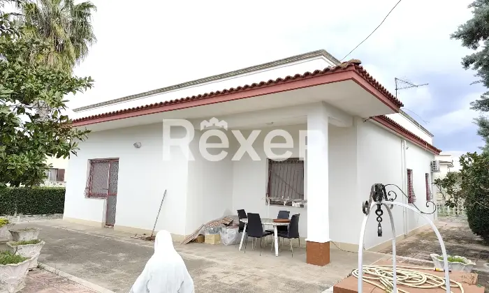 Rexer-Taranto-Villa-con-impianto-fotovoltaico-giardino-e-terreno-edificabile-Altro