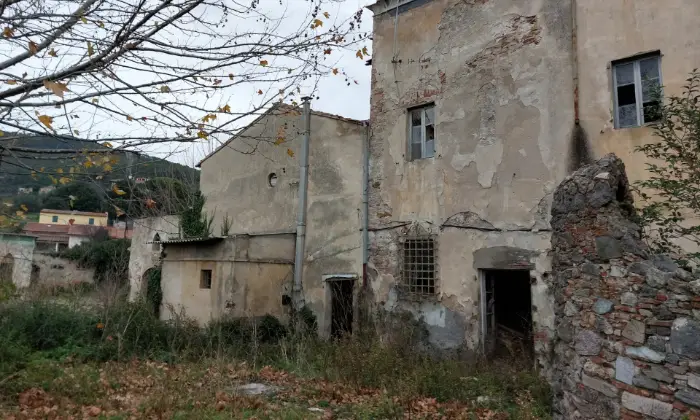 Rexer-Vicopisano-Fabbricato-depoca-nel-centro-storico-di-Lugnano-Altro