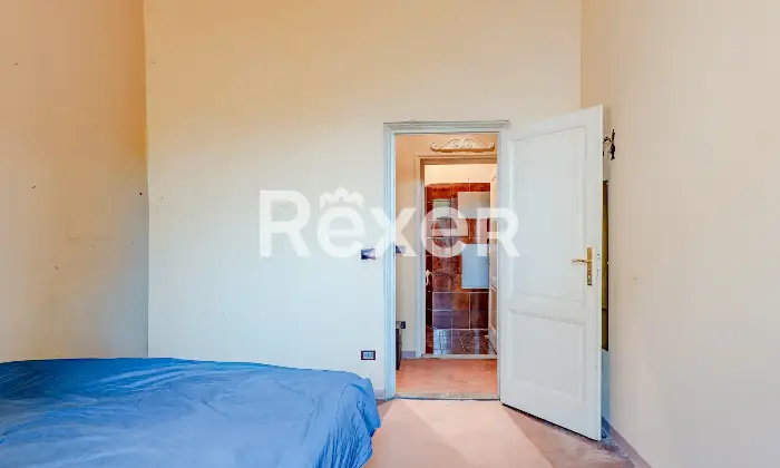 Rexer-Firenze-vani-con-sala-doppia-balcone-e-cantina-Camera-da-letto