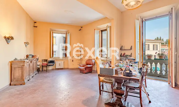 Rexer-Firenze-vani-con-sala-doppia-balcone-e-cantina-Salone