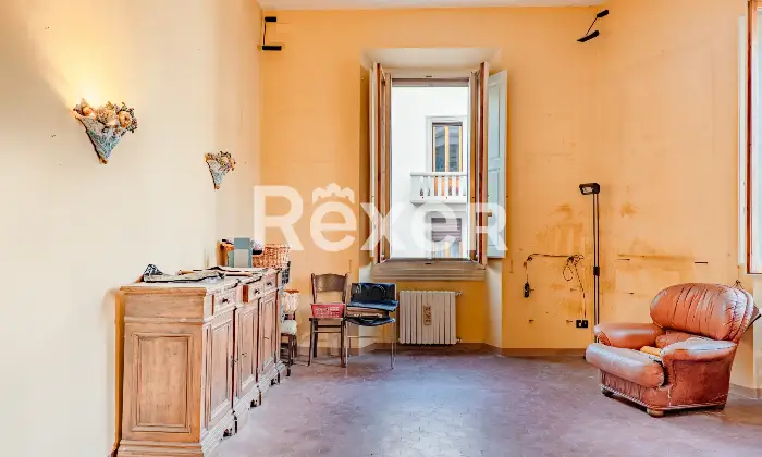 Rexer-Firenze-vani-con-sala-doppia-balcone-e-cantina-Salone