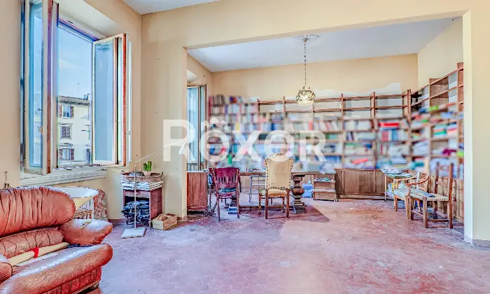 Rexer-Firenze-vani-con-sala-doppia-balcone-e-cantina-Salone