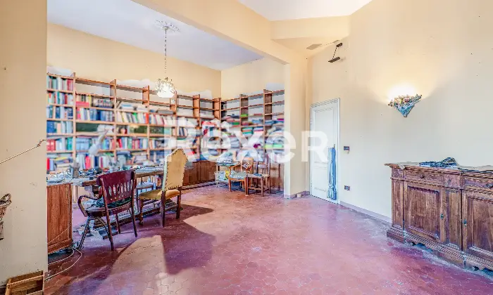 Rexer-Firenze-vani-con-sala-doppia-balcone-e-cantina-Salone