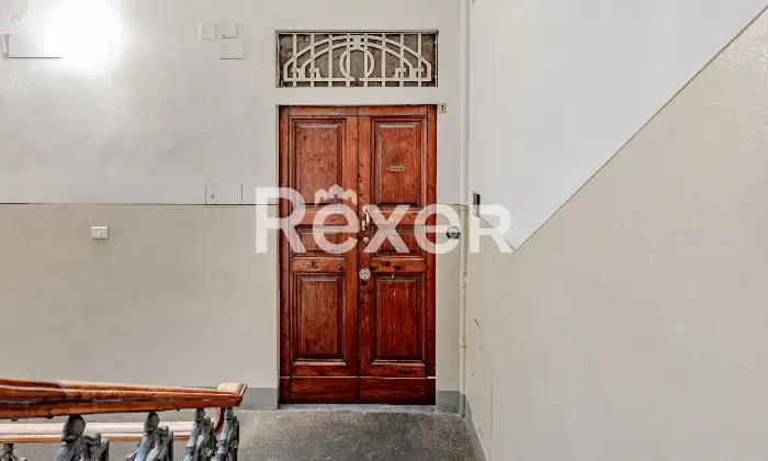 Rexer-Firenze-vani-con-sala-doppia-balcone-e-cantina-Ingresso