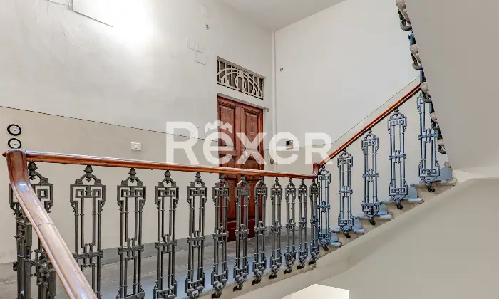 Rexer-Firenze-vani-con-sala-doppia-balcone-e-cantina-Scala