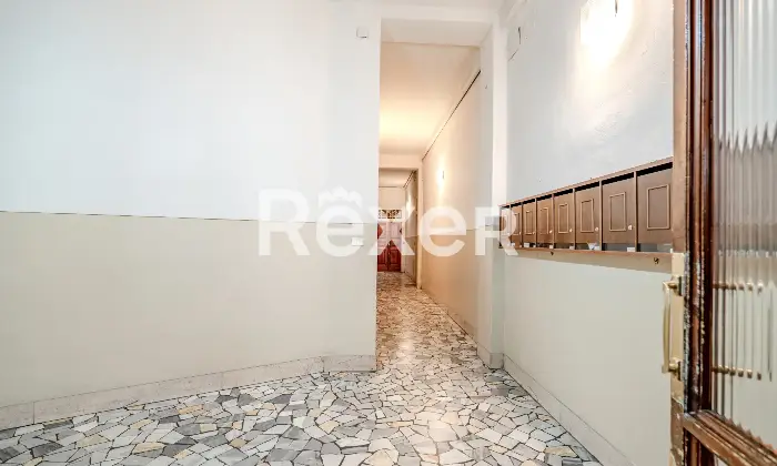 Rexer-Firenze-vani-con-sala-doppia-balcone-e-cantina-Zone-comuni