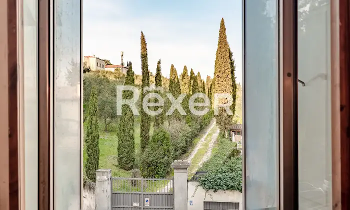 Rexer-Firenze-vani-con-sala-doppia-balcone-e-cantina-Vista
