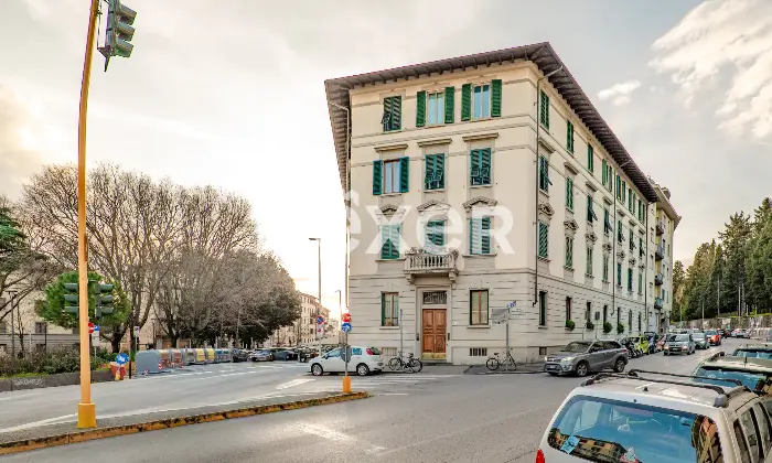 Rexer-Firenze-vani-con-sala-doppia-balcone-e-cantina-Facciata