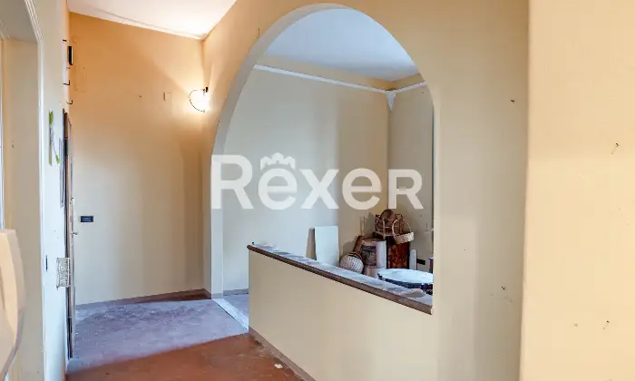 Rexer-Firenze-vani-con-sala-doppia-balcone-e-cantina-Corridoio