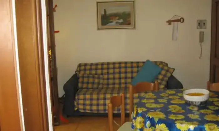 Rexer-Pietrasanta-Appartamento-a-Tonfano-Soggiorno-con-angolo-cottura