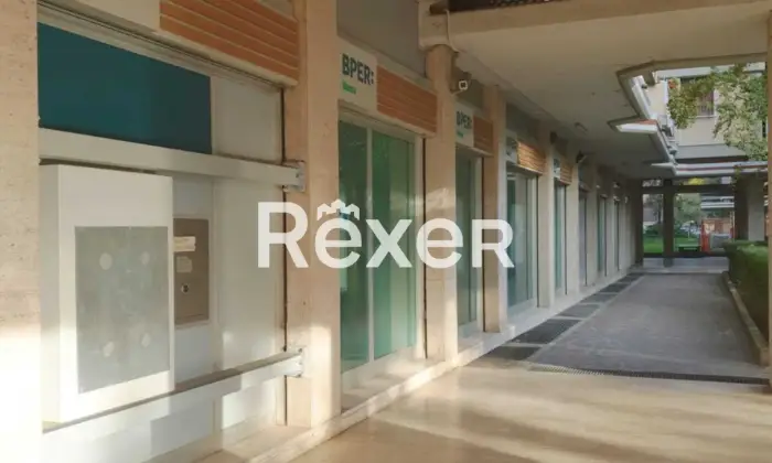 Rexer-BRESCIA-Ex-fililale-disposta-su-due-livelli-Altro