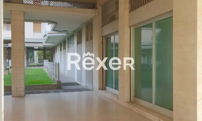 Rexer-BRESCIA-Ex-fililale-disposta-su-due-livelli-Altro