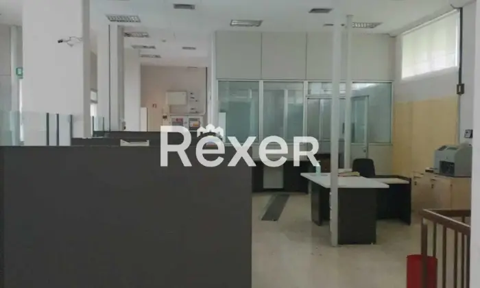 Rexer-BRESCIA-Ex-fililale-disposta-su-due-livelli-Altro