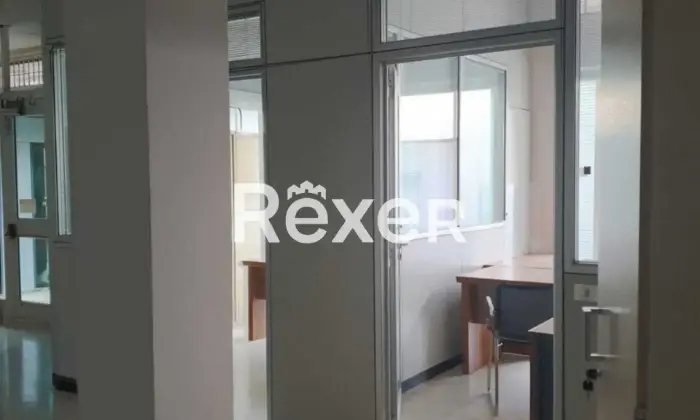 Rexer-BRESCIA-Ex-fililale-disposta-su-due-livelli-Altro