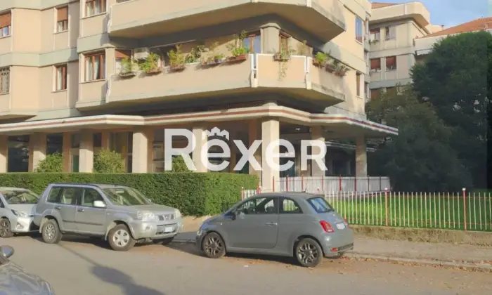 Rexer-BRESCIA-Ex-fililale-disposta-su-due-livelli-Garage