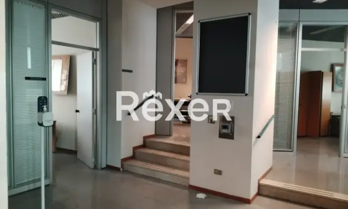 Rexer-BRESCIA-Ex-filiale-bancaria-disposta-su-due-livelli-Altro