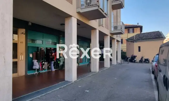 Rexer-BOLOGNA-Negozio-in-via-Emilia-Levante-a-Bologna-Terrazzo